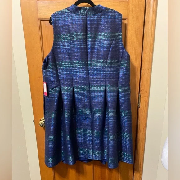 NWT Vince Camuto Metallic Plus Size Jacquard Fit and Flare Dress - Picture 5 of 5